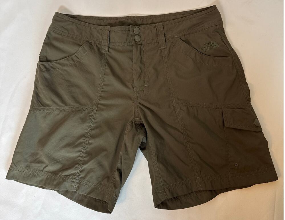 The North Face Women's Cargo Hiking Shorts Olive Green 4 Long Nylon